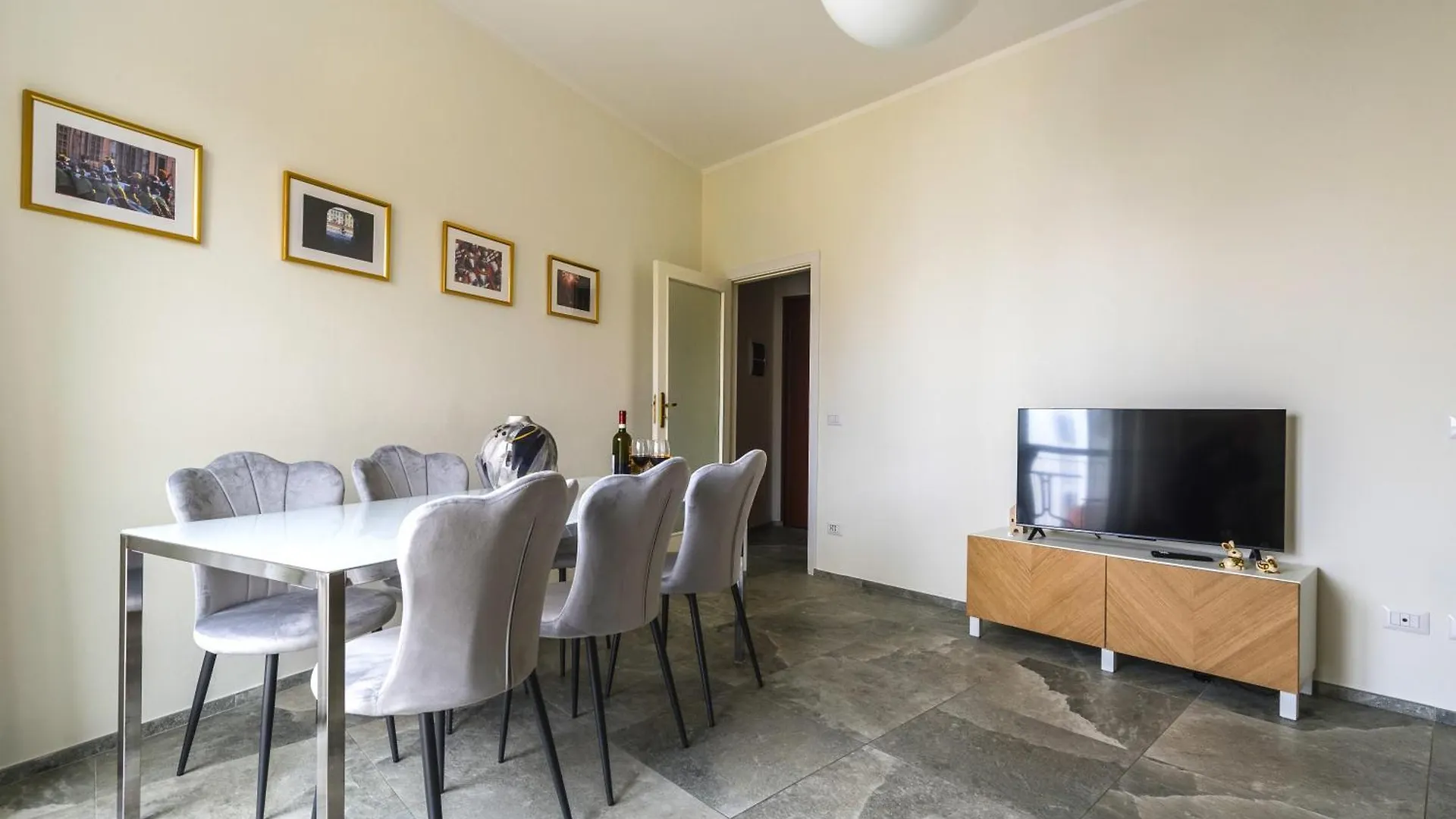 Hostly-Keith Haring Vista House Apartment Pisa